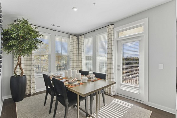 dining room at Series at Riverview Landing Apartments