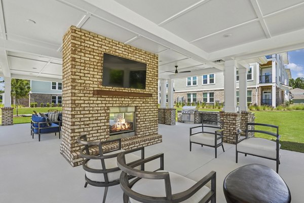 patio at 4000 Margaret Apartments