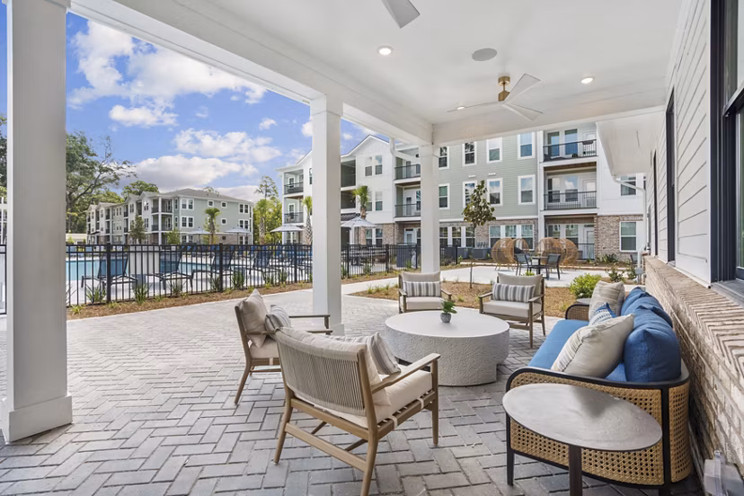 patio at 4000 Margaret Apartments