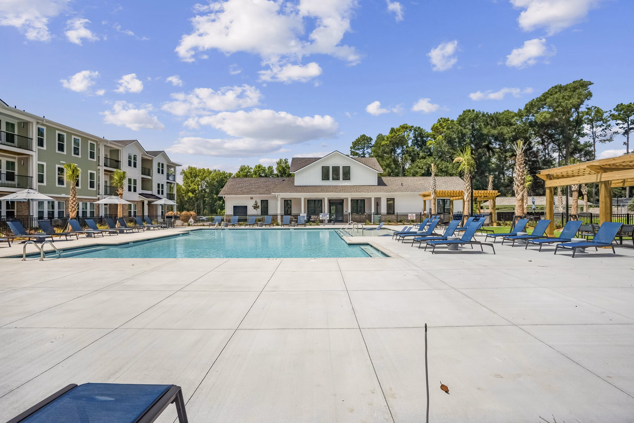 pool at 4000 Margaret Apartments