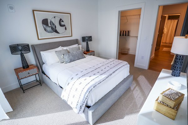 Cozy bedroom featuring plush bedding and modern decor in Novel Midtown Apartments