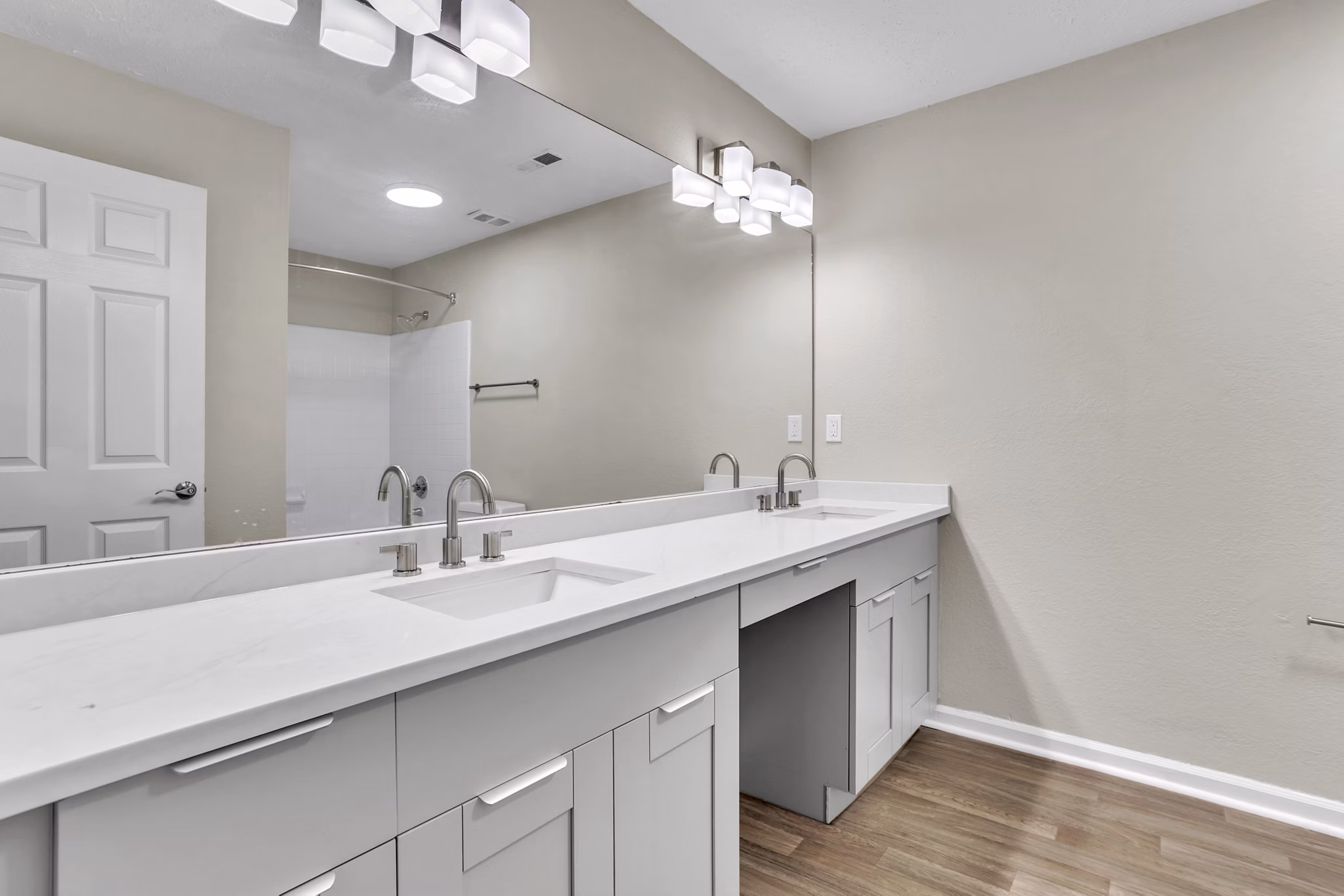 bathroom at Bridgewater Apartments 