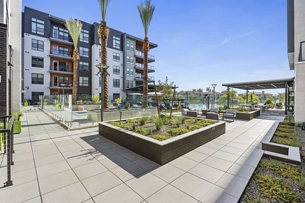 Tranquil courtyard with lush greenery at Soltra at Kierland Apartments, a luxury property by Greystar