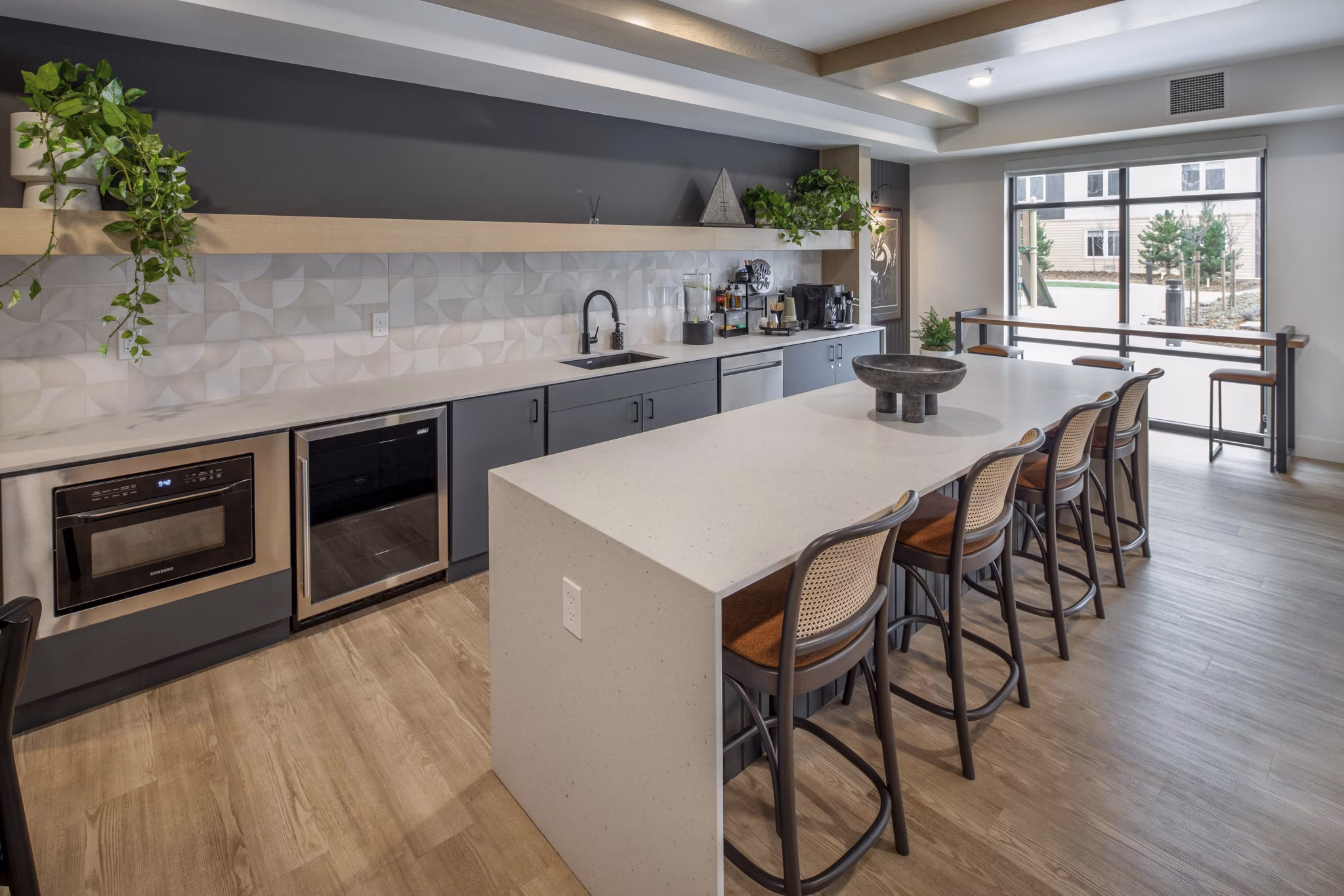 dining room at Prose Hayden Island Apartments 