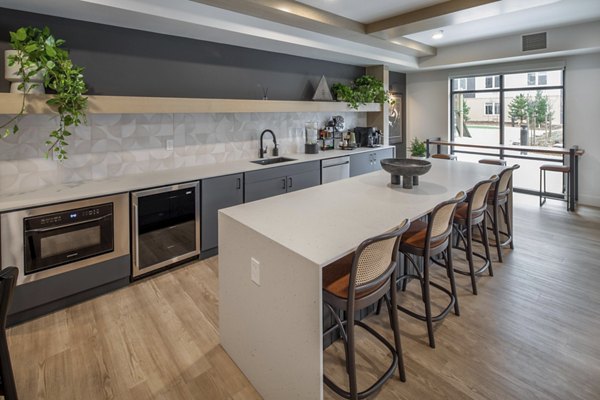 dining area at Prose Hayden Island Apartments