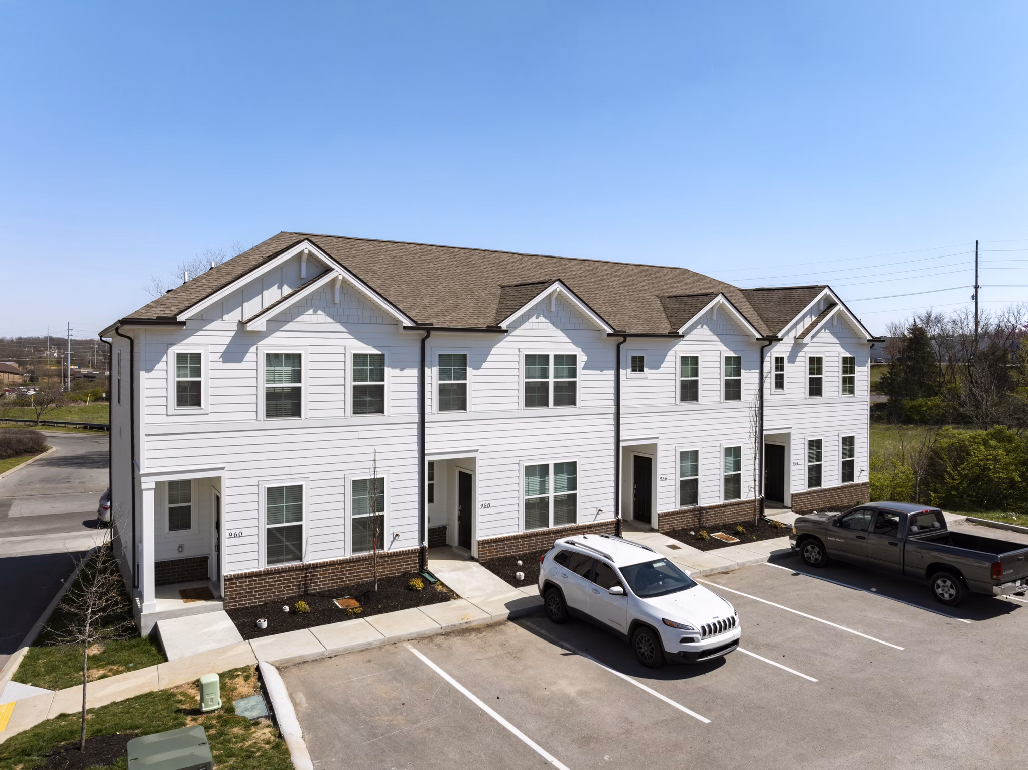 Townes at Hamilton: Elegant of luxury apartments in a serene neighborhood
