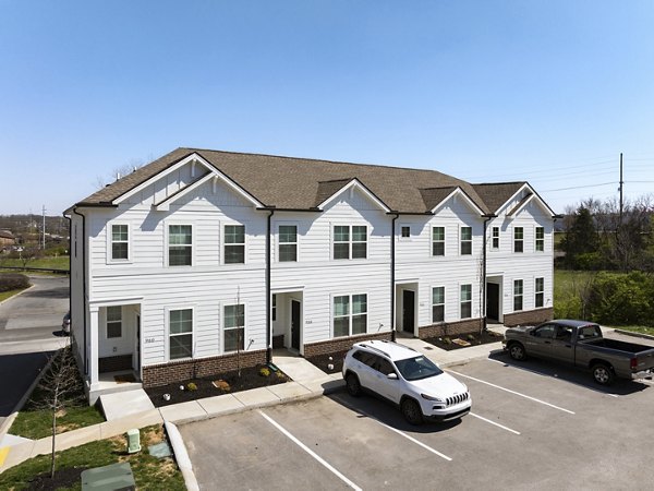 Townes at Hamilton: Elegant of luxury apartments in a serene neighborhood
