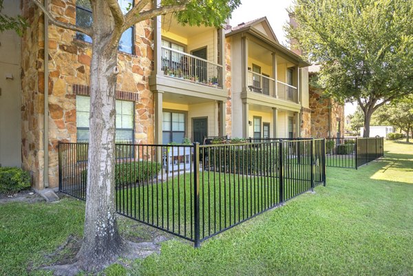 exterior at Olympus Team Ranch Apartments