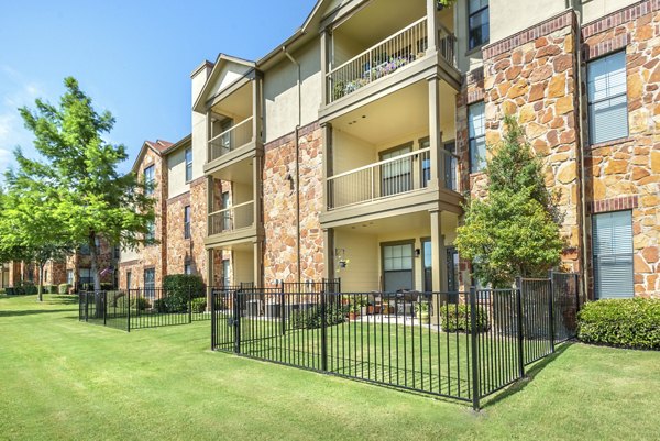 exterior at Olympus Team Ranch Apartments