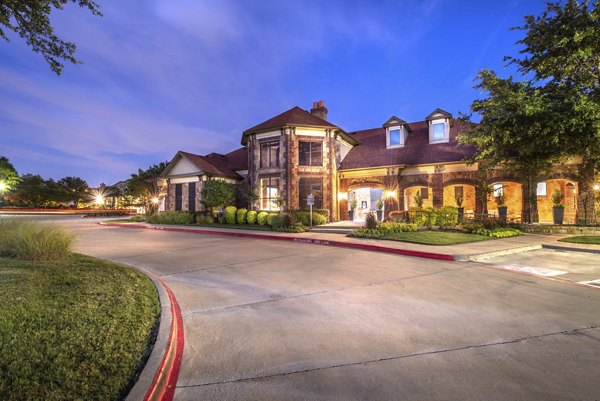 Olympus Team Ranch: Luxury apartments with modern design in Arlington