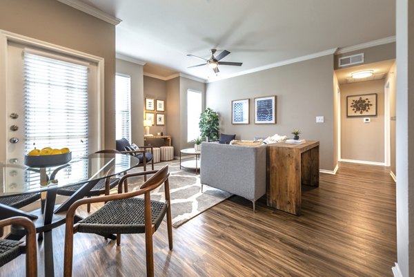 dining area at Olympus Team Ranch Apartments