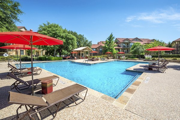 Resort-style swimming pool at Olympus Team Ranch Apartments, ideal for relaxation and social gatherings
