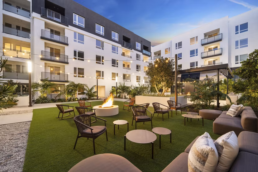 grill area at Aurum Apartments 