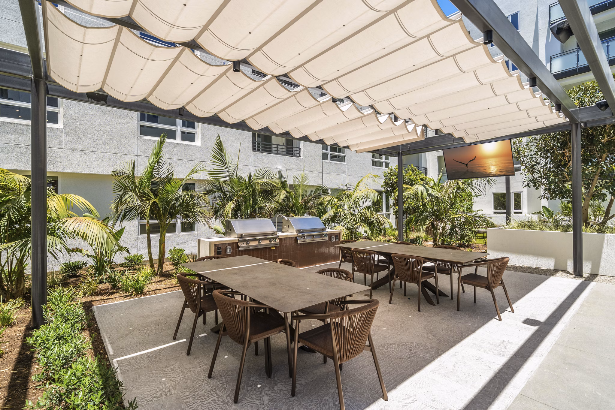 grill area at Aurum Apartments 