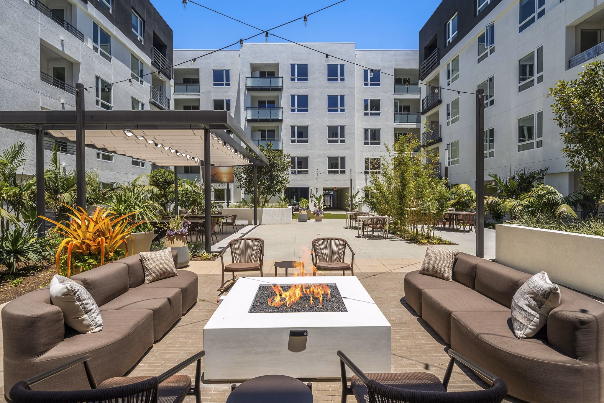 grill area at Aurum Apartments 