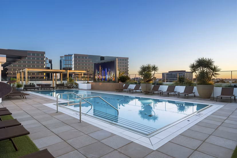 pool at Aurum Apartments 