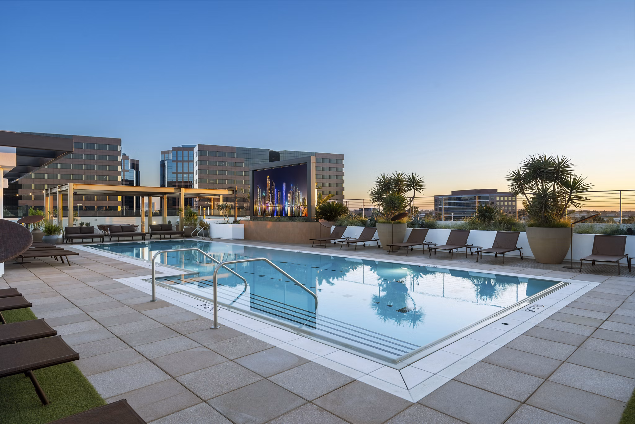 pool at Aurum Apartments 