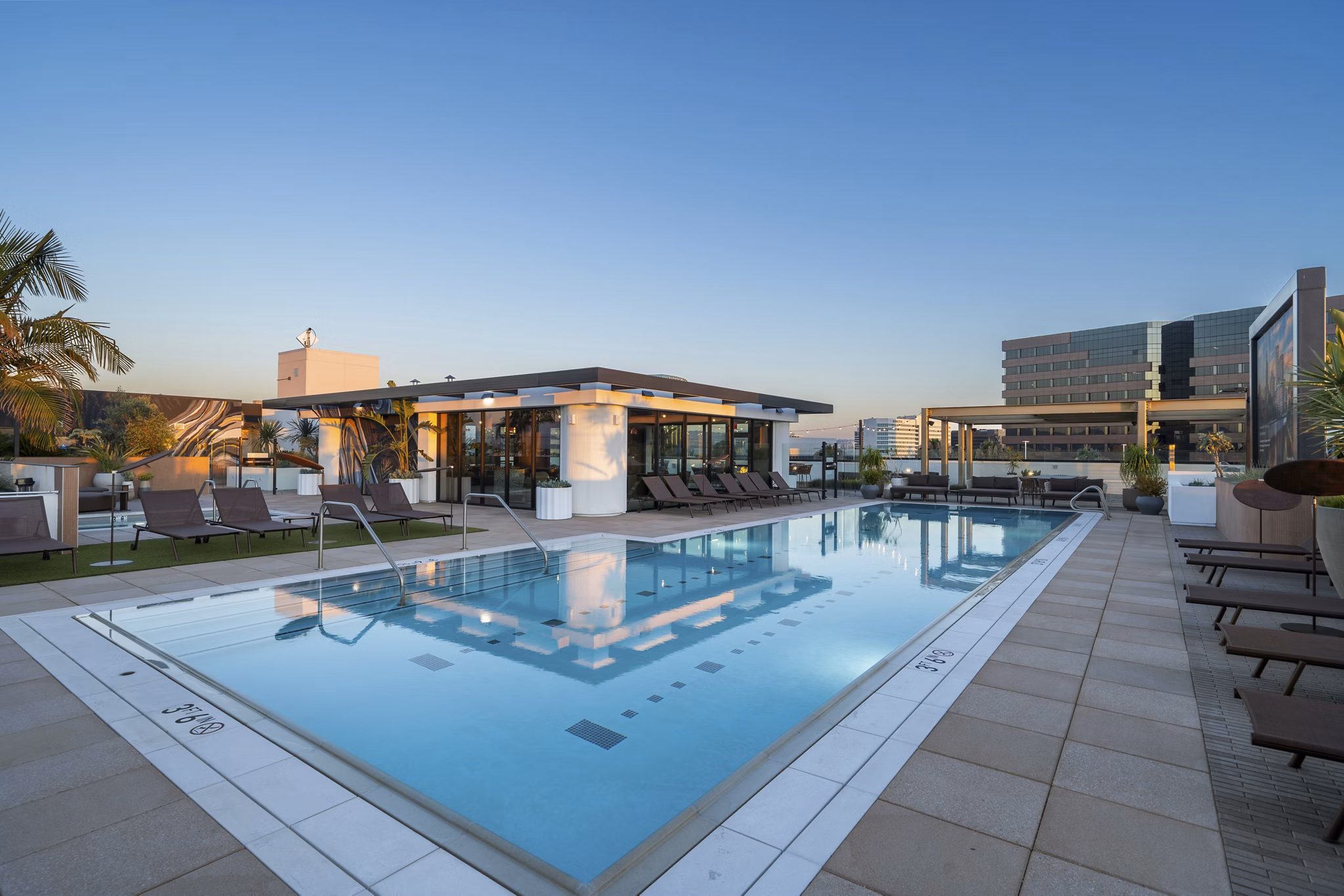 pool at Aurum Apartments 