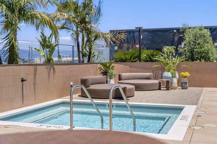 pool at Aurum Apartments 