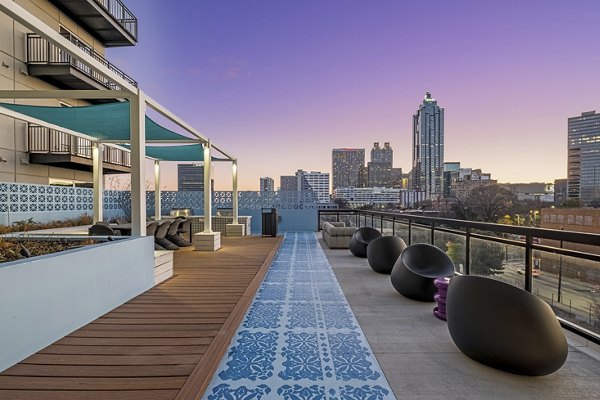 patio at 505 Courtland Apartments