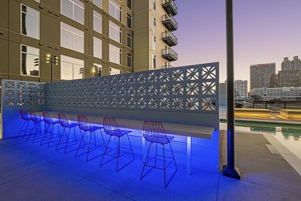 patio at 505 Courtland Apartments