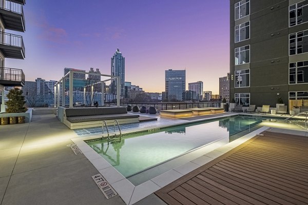 pool at 505 Courtland Apartments