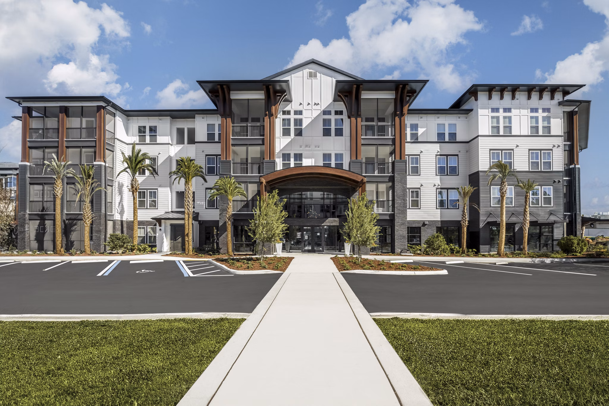 The Elliott Apartments: Contemporary luxury high-rise in vibrant downtown location