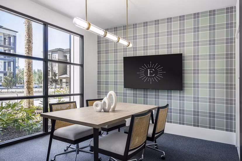 Upscale clubhouse meeting facility at The Elliott Apartments