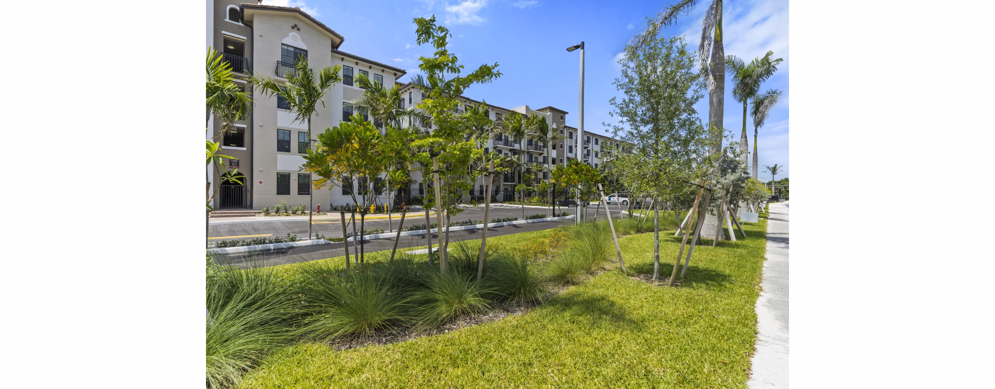 Ventura Pointe Apartments: Modern luxury of stylish apartment complex in a family-friendly community