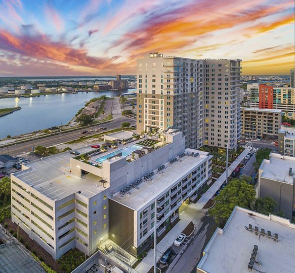 MAV Apartments: Scenic view of luxury apartments in central Austin