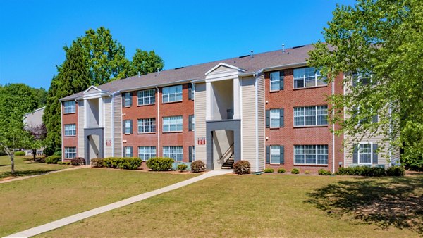 Signature at Sugarloaf: Elegant garden-style luxury apartments in Duluth
