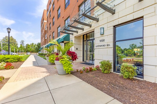 building/exterior at Tapestry Largo Station Apartments