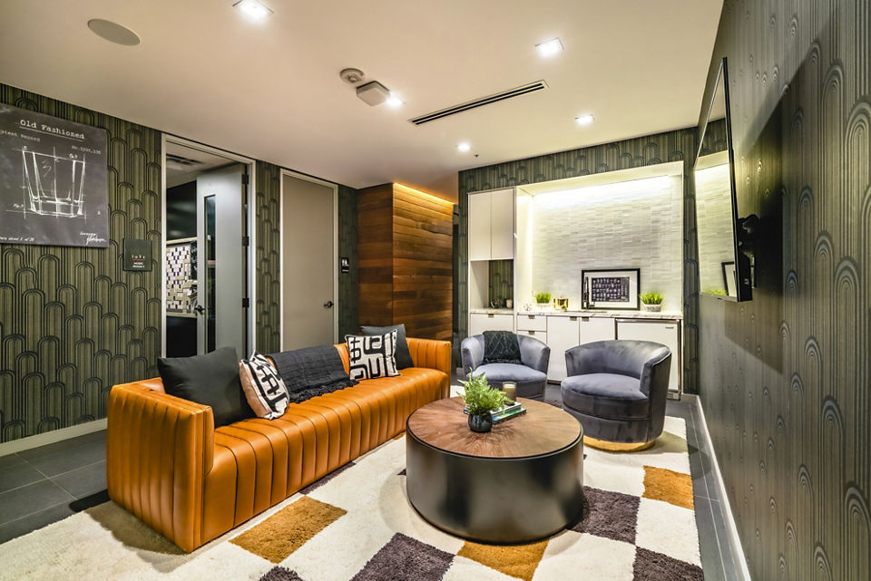Clubhouse featuring modern decor and ample seating at Elofts Apartments
