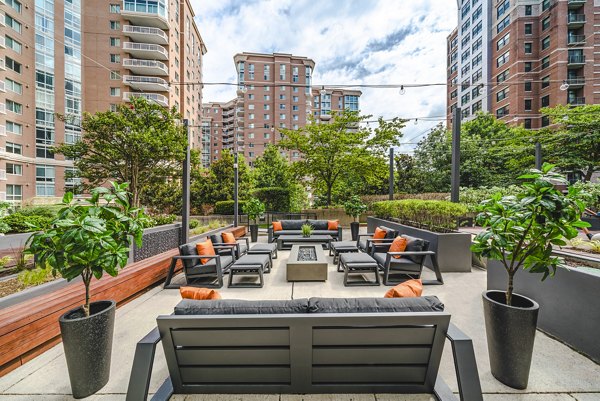 Fire pit and cozy patio area at Elofts Apartments, perfect for relaxation and socializing outdoors
