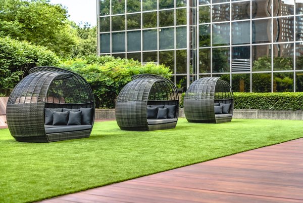 Elofts Apartments: Chic outdoor patio space ideal for relaxation and socializing