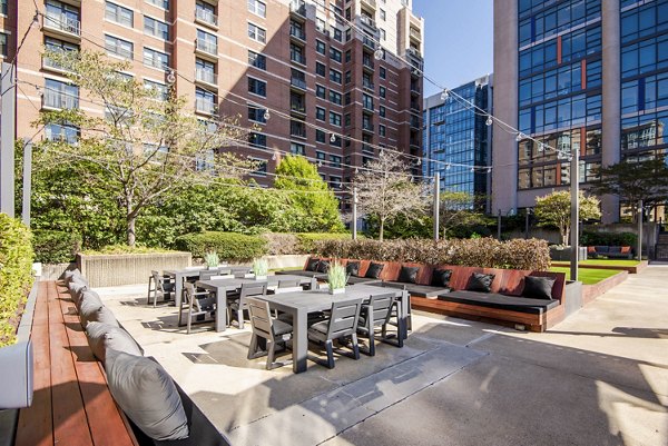 patio at Elofts Apartments