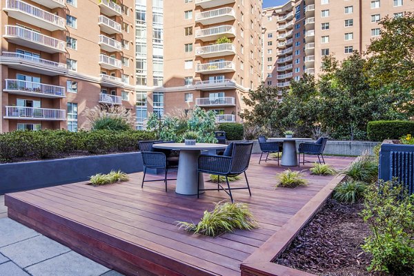 patio at Elofts Apartments