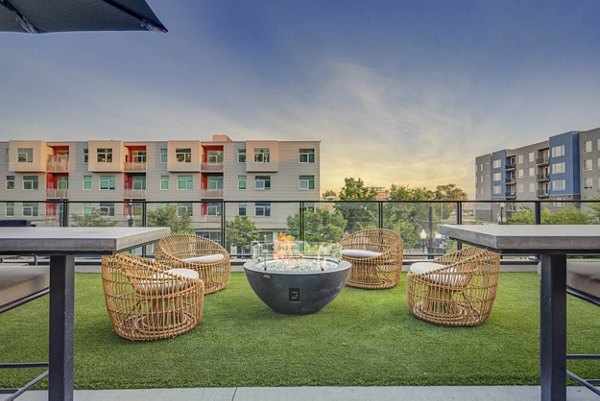 Clubhouse featuring modern furnishings at CINQ Apartments in Houston, ideal for gatherings and social activities