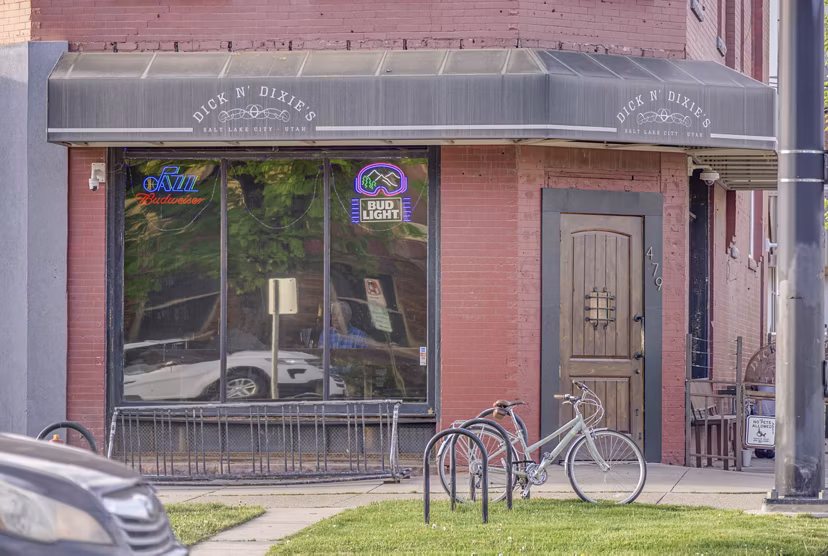 Charming neighborhood view surrounding The DeWitt luxury apartments
