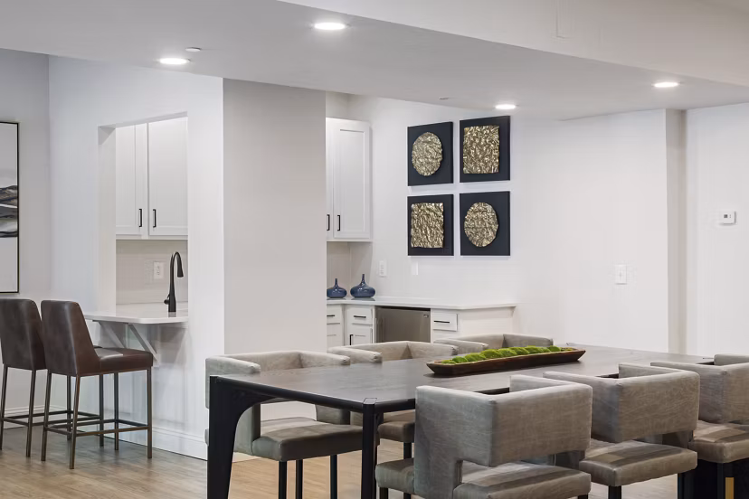 dining area at Highlands at Hudson Apartments