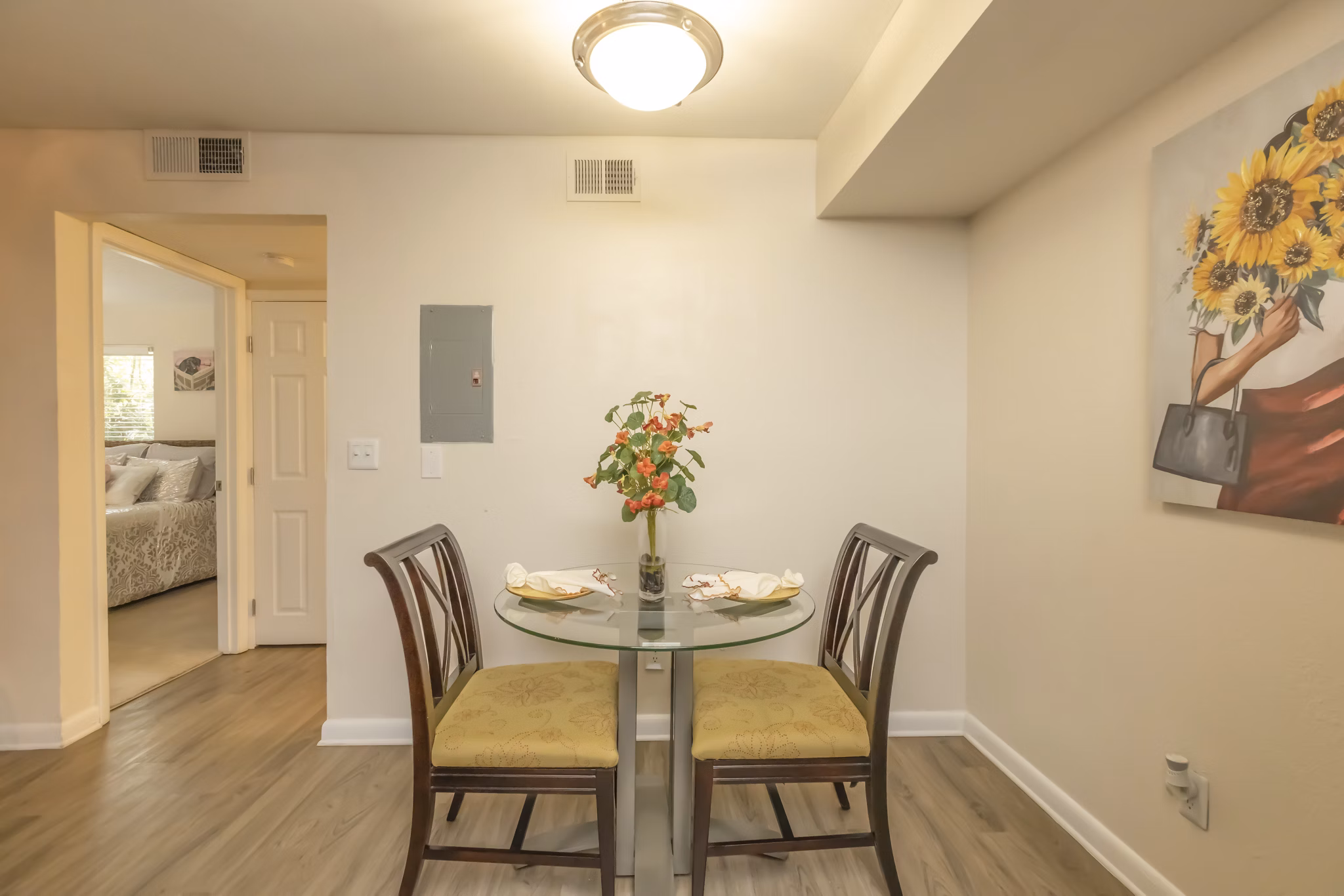 dining room at Shadowood Apartments