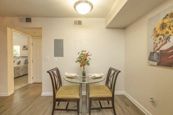 dining room at Shadowood Apartments