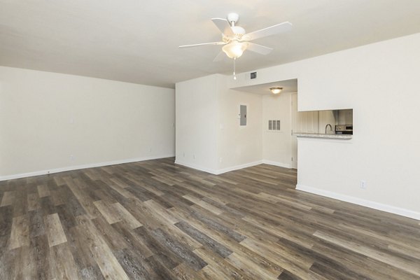 living room at Shadowood Apartments