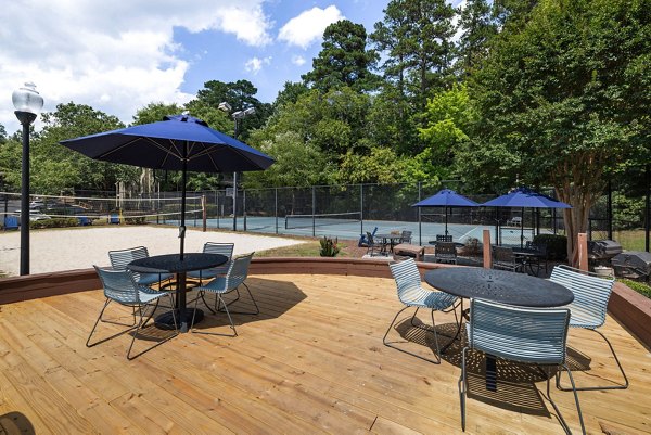 Serene courtyard with lush landscaping at luxury Shadowood Apartments