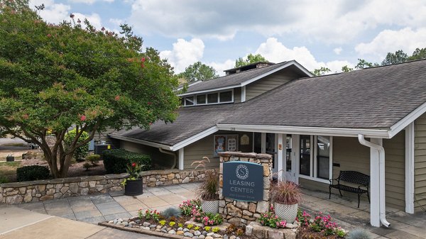Sunstone Apartments: Elegant luxury apartment in vibrant downtown area