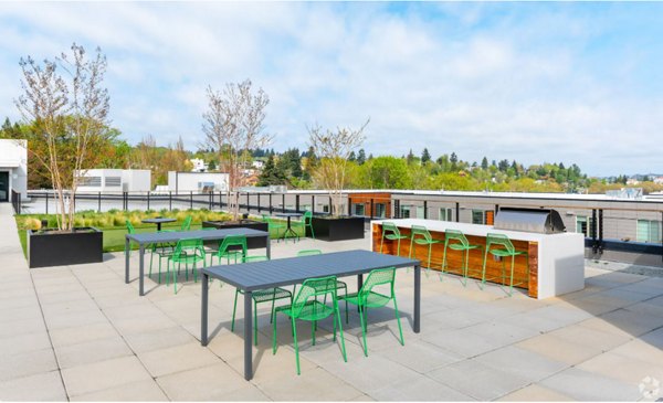 Arlo Apartments: Elegant modern low-rise apartments with lush landscaping in prime urban location