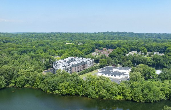 Riverside Wilton: Elegant riverside apartment in vibrant community