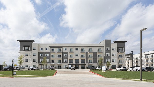 Broadstone Frontera Ridge: Elegant of luxury apartments in Austin, showcasing modern architectural design and inviting landscaping