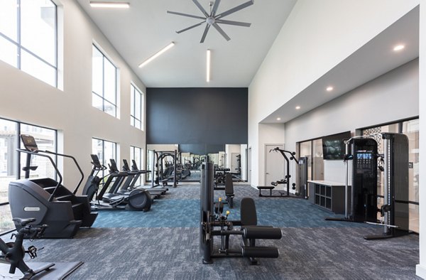 Broadstone Frontera Ridge: State-of-the-art fitness center with modern equipment and spacious layout for luxury apartment living