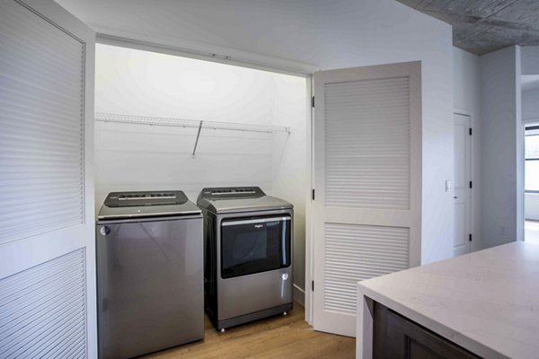 laundry room at Elliston 23 Apartments